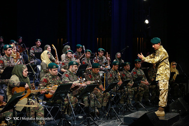 کنسرت «سرو‌ها ایستاده می‌میرند»