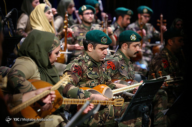 کنسرت «سرو‌ها ایستاده می‌میرند»