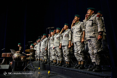 کنسرت «سرو‌ها ایستاده می‌میرند»