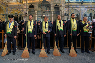 آیین اهتزاز پرچم گنبد حرم حضرت عبدالعظیم  حسنی علیه السلام