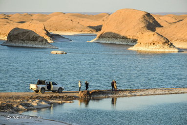 «رویش زندگی در کویر»