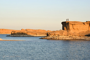 «رویش زندگی در کویر»