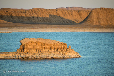 «رویش زندگی در کویر»