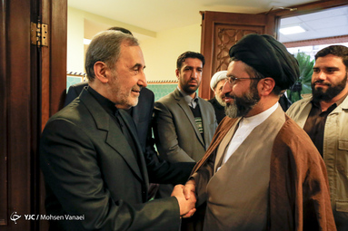 حضور سید مسعود خامنه ای فرزند رهبر معظم انقلاب در مراسم ختم خواهر دکتر ولایتی