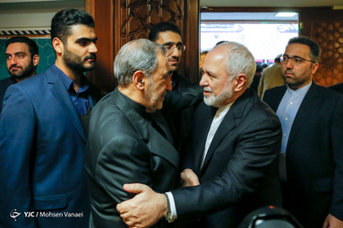 حضور محمد جواد ظریف وزیر امور خارجه در مراسم ختم خواهر دکتر ولایتی