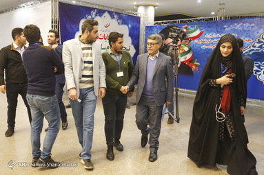 حضور وکیلی در ششمین روز ثبت نام داوطلبان انتخابات مجلس در تهران