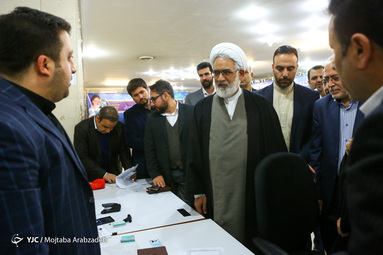 بازدید حجت الاسلام منتظری دادستان کل کشور از روند ثبت نام داوطلبان انتخابات مجلس در ستاد انتخابات وزارت کشور