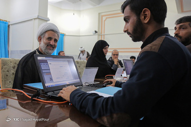 حضور مجتبی ذوالنور در محل ثبت‌ نام داوطلبان انتخابات مجلس یازدهم قم
