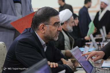 حضور مجتبی ذوالنور و احمد امیرآبادی در محل ثبت‌ نام داوطلبان انتخابات مجلس یازدهم قم