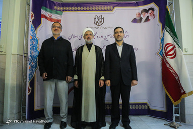 حضور مجتبی ذوالنور، علیرضا زاکانی و احمد امیرآبادی در محل ثبت‌ نام داوطلبان انتخابات مجلس یازدهم قم