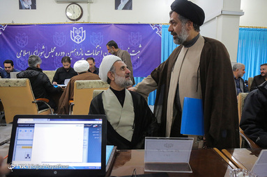 حضور مجتبی ذوالنور در محل ثبت‌ نام داوطلبان انتخابات مجلس یازدهم قم