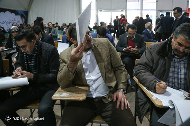 حضور عباس جدیدی در آخرین روز ثبت نام داوطلبان انتخابات مجلس در فرمانداری تهران‎