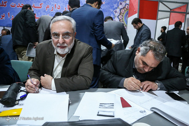 حضور رجبی دوانی تاریخنگار در آخرین روز ثبت نام داوطلبان انتخابات مجلس در فرمانداری تهران‎