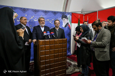 بازدید رحمانی فضلی وزیر کشور از روند ثبت نام   داوطلبان انتخابات مجلس در فرمانداری تهران‎