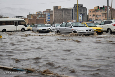 بارندگی شدید موجب آبگرفتگی معابر و صعب العبور شدن مسیر تردد در سطح شهر کرمان شد