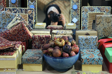 در تکاپوی خرید شب یلدا