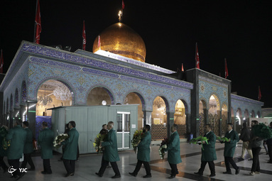 گل آرایی و تعویض پرچم حرم حضرت زینب(س)