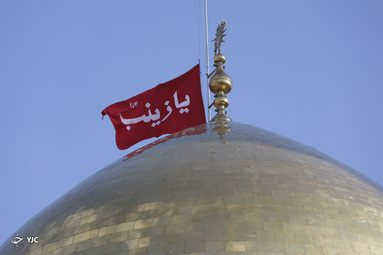 گل آرایی و تعویض پرچم حرم حضرت زینب(س)