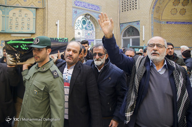 تشییع پیکر مادر شهیدان «جنگروی» در مقابل مسحدد خداداد تهران