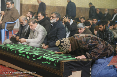 تشییع پیکر مادر شهیدان «جنگروی» در مقابل مسحدد خداداد تهران
