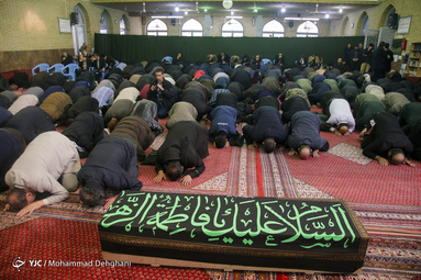 تشییع پیکر مادر شهیدان «جنگروی» در مقابل مسحدد خداداد تهران