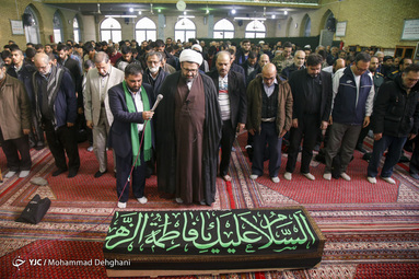تشییع پیکر مادر شهیدان «جنگروی» در مقابل مسحدد خداداد تهران