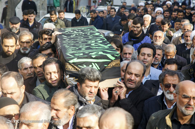 تشییع پیکر مادر شهیدان «جنگروی» در مقابل مسحدد خداداد تهران
