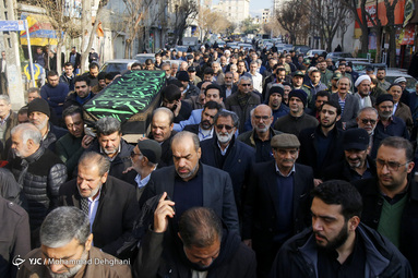تشییع پیکر مادر شهیدان «جنگروی» در مقابل مسحدد خداداد تهران