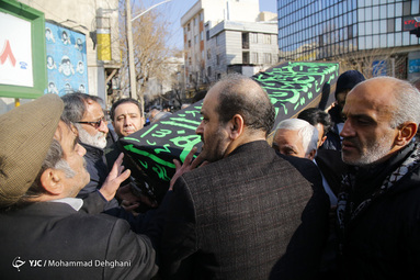 تشییع پیکر مادر شهیدان «جنگروی» در مقابل مسحدد خداداد تهران