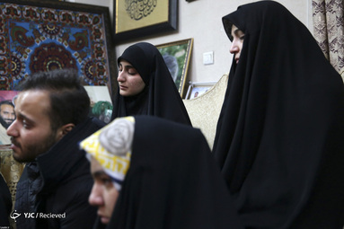 حضور رهبر معظم انقلاب در منزل سردار شهید سپهبد سلیمانی