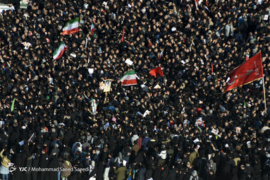حماسه بی نظیر ملت از نمای برج آزادی