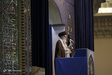 نماز جمعه امروز تهران ۲۷ دی ماه به امامت رهبر معظم انقلاب اسلامی در مصلای امام خمینی(ره) تهران برگزار شد.