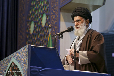 نماز جمعه امروز تهران ۲۷ دی ماه به امامت رهبر معظم انقلاب اسلامی در مصلای امام خمینی(ره) تهران برگزار شد.