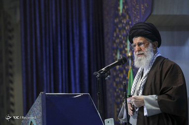 نماز جمعه امروز تهران ۲۷ دی ماه به امامت رهبر معظم انقلاب اسلامی در مصلای امام خمینی(ره) تهران برگزار شد.
