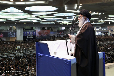 نماز جمعه امروز تهران ۲۷ دی ماه به امامت رهبر معظم انقلاب اسلامی در مصلای امام خمینی(ره) تهران برگزار شد.