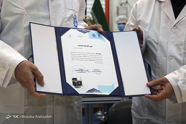مراسم تحویل ماهواره‌های ظفر ۱ و ۲