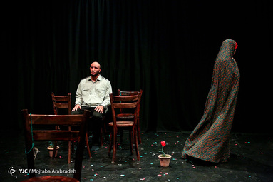 نمایش «۱۲ روز»