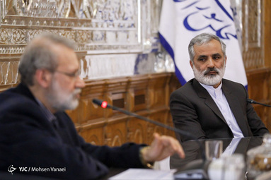 از راست : نصرت‌الله لطفی، قائم مقام شورای هماهنگ تبلیغات اسلامی کشور و علی لاریجانی، رییس مجلس شورای اسلامی