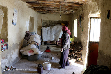 خسارات وارده و امدادرسانی به روستای زلزله زده کمرآباد آرندی شیراز