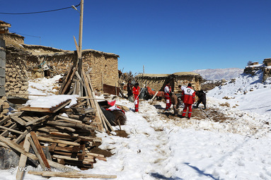 خسارات وارده و امدادرسانی به روستای زلزله زده کمرآباد آرندی شیراز