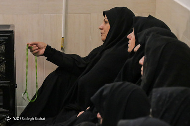 روضه های خانگی سنتی دیرینه با قدمتی بسیار زیاد از جمله مظاهر دلدادگی مردم ایران به اهل بیت است