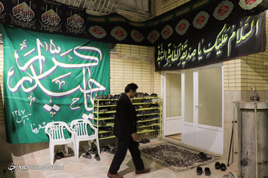 روضه های خانگی سنتی دیرینه با قدمتی بسیار زیاد از جمله مظاهر دلدادگی مردم ایران به اهل بیت است