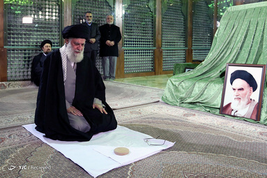 حضور رهبر انقلاب اسلامی در مرقد امام خمینی(ره)