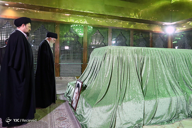 حضور رهبر انقلاب اسلامی در مرقد امام خمینی(ره)