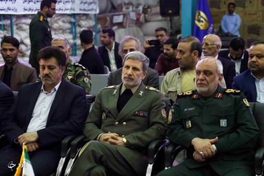 بازدید وزیر دفاع از مناطق سیل زده سیستان و بلوچستان