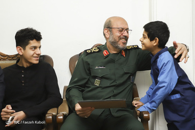 تجلیل مشاور فرمانده کل قوا از خانواده شهدای استان گلستان