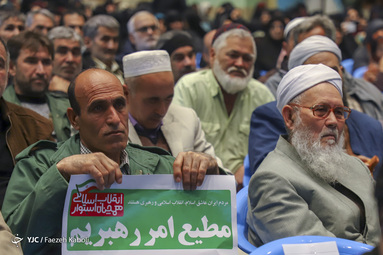 تجلیل مشاور فرمانده کل قوا از خانواده شهدای استان گلستان