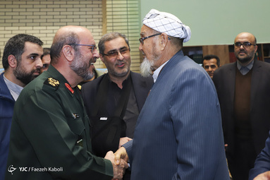 تجلیل مشاور فرمانده کل قوا از خانواده شهدای استان گلستان
