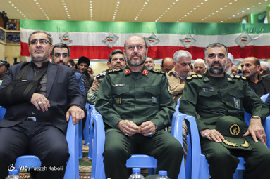تجلیل مشاور فرمانده کل قوا از خانواده شهدای استان گلستان