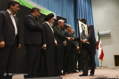 تجلیل مشاور فرمانده کل قوا از خانواده شهدای استان گلستان